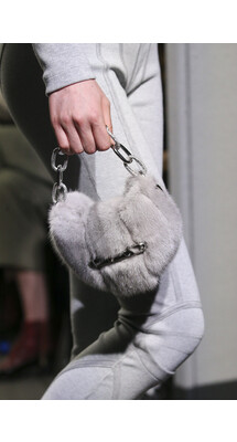 Details Alexander Wang Fall 2018 Ready-to-Wear Детали коллекции Александр Ванг осень зима 2018 неделя моды в Нью Йорке Mainstyles